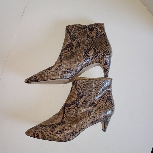 Like new  condition Isaac Mizrahi Snake Print Booties  Size 9.5 - Picture 1 of 3